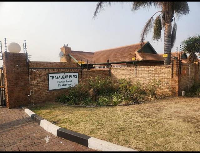 3 BEDROOM TOWNHOUSE FOR SALE IN CASTLEVIEW